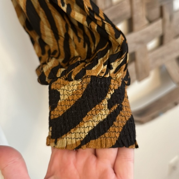 NWT bl^nk Animal Print Blouse - Picture 8 of 13